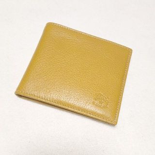 イルビゾンテ(IL BISONTE)の【新品】イルビゾンテ 二つ折り財布 コンパクト コインケース  くすみイエロー(財布)