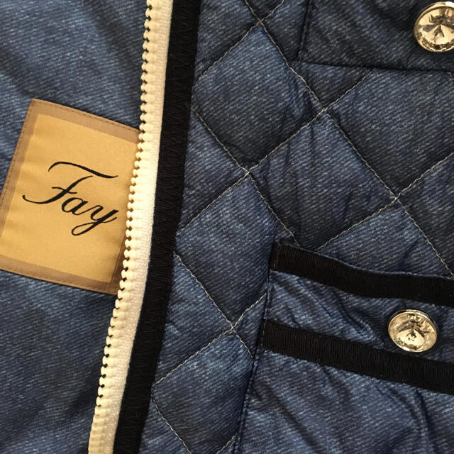 MONCLER(モンクレール)のTOD'S FAYライトダウンジャケット 綺麗なデニムブルー系カラ― レディースのジャケット/アウター(ダウンジャケット)の商品写真