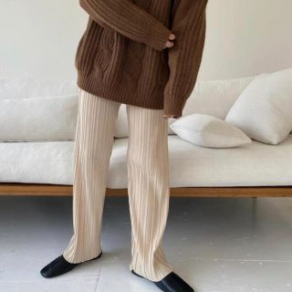 カスタネ(Kastane)のeasy pleats pants beige(カジュアルパンツ)