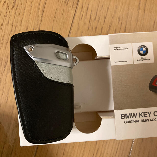 BMW(ビーエムダブリュー)の【未使用】BMW 純正　本革キーケース　グレー 自動車/バイクの自動車(車内アクセサリ)の商品写真