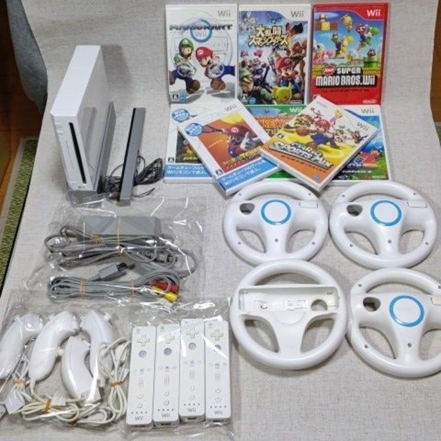 Wii(ウィー)の任天堂Wii4人ですぐ遊べる マリオシリーズ・ドンキーシリーズ ソフト8本セット エンタメ/ホビーのゲームソフト/ゲーム機本体(家庭用ゲーム機本体)の商品写真