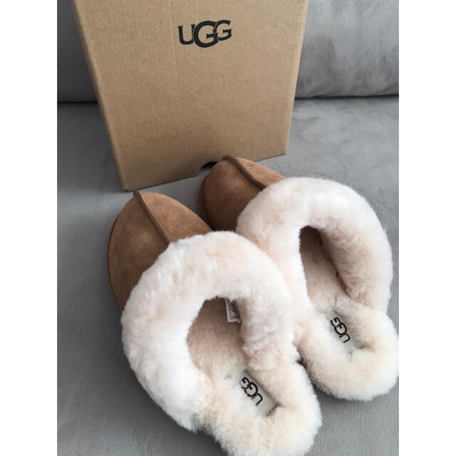 UGG(アグ)の期間限定値下げ【新品】UGG アグ／SCUFFETTE II 正規品  25cm インテリア/住まい/日用品のインテリア小物(スリッパ/ルームシューズ)の商品写真