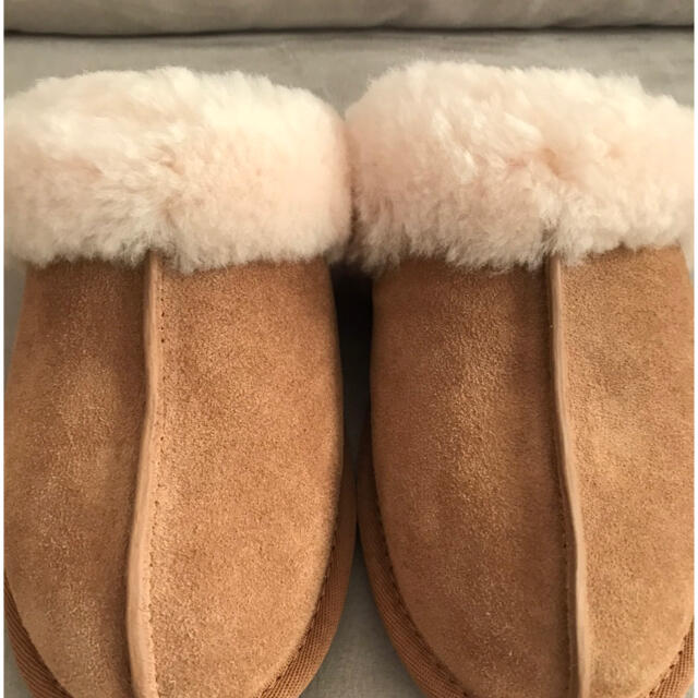 UGG(アグ)の期間限定値下げ【新品】UGG アグ／SCUFFETTE II 正規品  25cm インテリア/住まい/日用品のインテリア小物(スリッパ/ルームシューズ)の商品写真