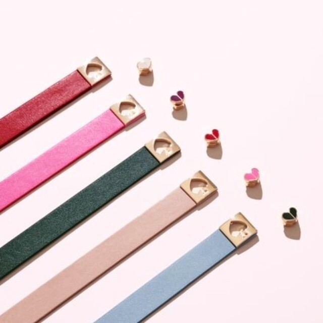 kate spade new york(ケイトスペードニューヨーク)のケイトスペード　新品　ブラック　アクセサリ　カスタム　バングル　ブレスレット レディースのアクセサリー(ブレスレット/バングル)の商品写真