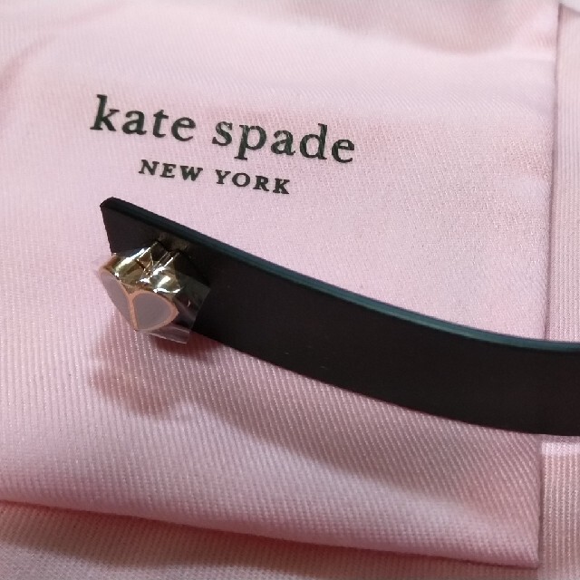 kate spade new york(ケイトスペードニューヨーク)のケイトスペード　新品　ブラック　アクセサリ　カスタム　バングル　ブレスレット レディースのアクセサリー(ブレスレット/バングル)の商品写真