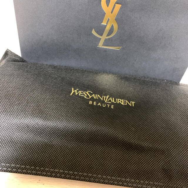 Yves Saint Laurent Beaute(イヴサンローランボーテ)のイブサンローラン　ポーチ レディースのファッション小物(ポーチ)の商品写真