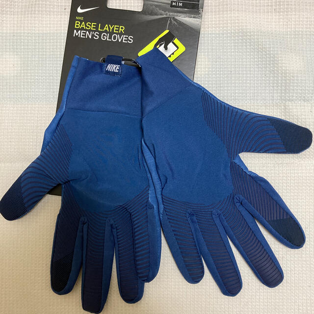 NIKE(ナイキ)のNIKE BASE LAYER men's GLOVES Mサイズ　ヘッドバンド メンズのファッション小物(手袋)の商品写真