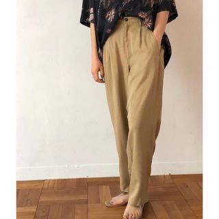 トゥデイフル(TODAYFUL)のTapered Rough Pants テーパードラフパンツ　ベージュ　未使用(カジュアルパンツ)