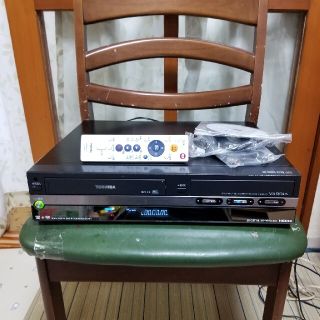 トウシバ(東芝)のジル様専用ダビング可完動超美品東芝VHS/HDD/DVDレコーダーRD-W300(DVDレコーダー)