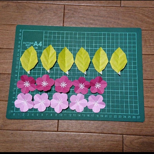 折り紙 春 梅の花 切り紙 45枚セットの通販 By Ma Yu S Shop ラクマ 折り紙 春 梅の花 切り紙 45枚セットの通販 By Ma Yu S Shop ラクマ