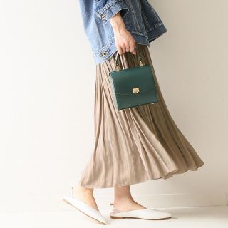 スピックアンドスパン(Spick & Span)の【Spick & Span】ナイルサテンプリーツスカート（ベージュ）(ロングスカート)