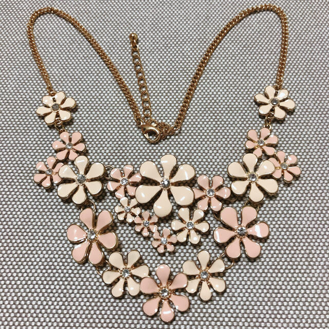 美品 お花形 ネックレス 春夏 大人かわいいの通販 By ネネ S Shop ラクマ 美品 お花形 ネックレス 春夏 大人かわいいの通販 By ネネ S Shop ラクマ