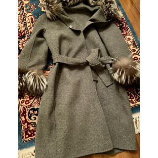 マックスマーラ(Max Mara)のS maxmara のwool一枚仕立ての灰色コート silver foxファー(ロングコート)