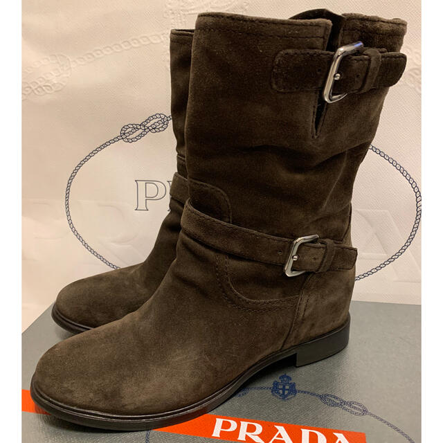 PRADA(プラダ)のプラダ　ショートブーツ　スエード　PRADA レディースの靴/シューズ(ブーツ)の商品写真