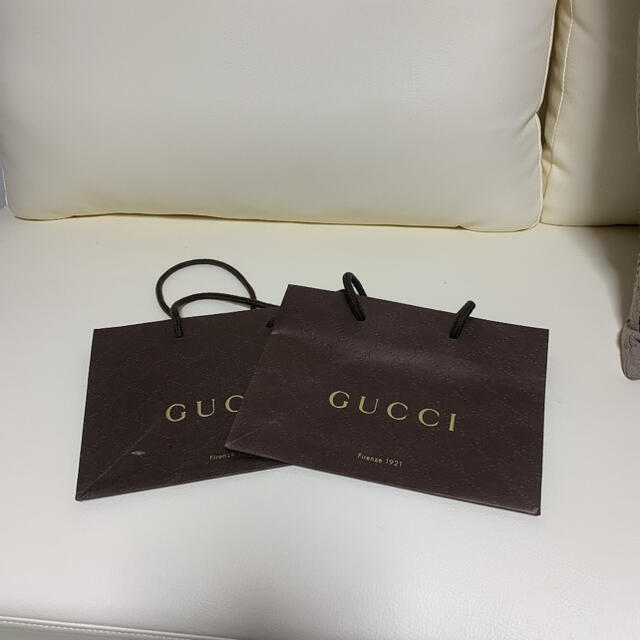 Gucci(グッチ)のGUCCI 紙袋　ショップ袋　2枚セット　おまけあり レディースのバッグ(ショップ袋)の商品写真