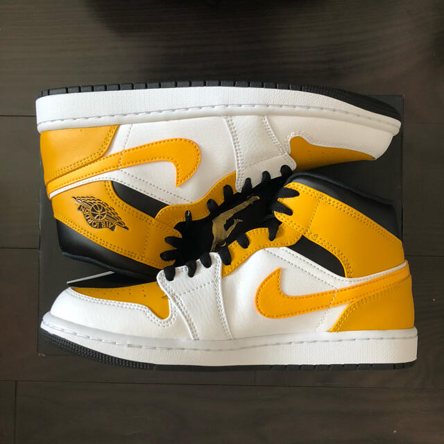 NIKE(ナイキ)のNIKE AIR JORDAN1 MID university gold メンズの靴/シューズ(スニーカー)の商品写真