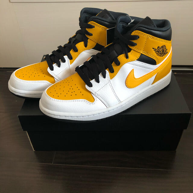 NIKE(ナイキ)のNIKE AIR JORDAN1 MID university gold メンズの靴/シューズ(スニーカー)の商品写真