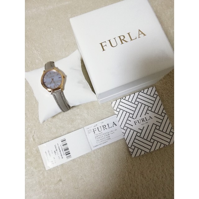 Furla(フルラ)の値下げ！【フルラ】ピンクゴールド×グレーベルト　シェル文字盤　腕時計　レディース レディースのファッション小物(腕時計)の商品写真