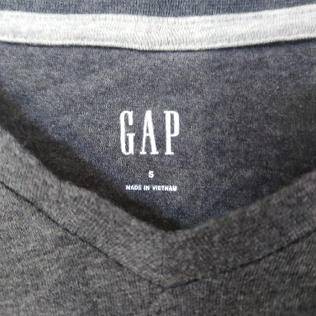 GAP(ギャップ)のGAP　長袖　Vネック　ダークグレー メンズのトップス(Tシャツ/カットソー(七分/長袖))の商品写真