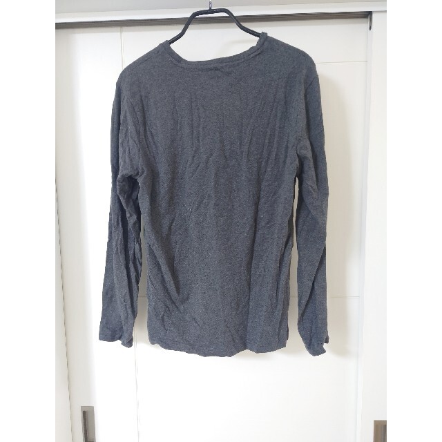 GAP(ギャップ)のGAP　長袖　Vネック　ダークグレー メンズのトップス(Tシャツ/カットソー(七分/長袖))の商品写真