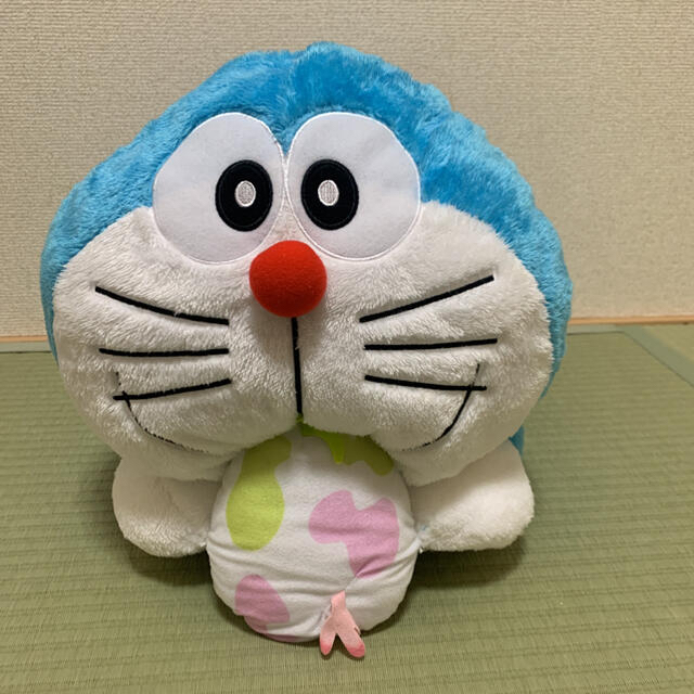 小学館(ショウガクカン)のドラえもん　ギガジャンボぬいぐるみ エンタメ/ホビーのおもちゃ/ぬいぐるみ(ぬいぐるみ)の商品写真