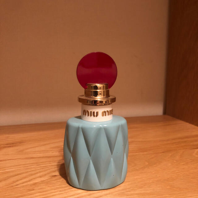 miumiu(ミュウミュウ)のmiumiu 50ml コスメ/美容の香水(香水(女性用))の商品写真