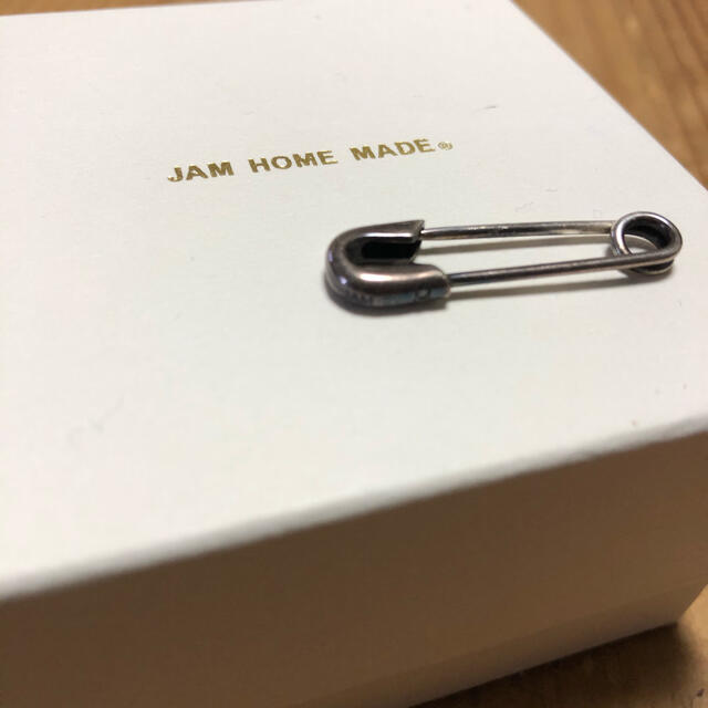 JAM HOME MADE & ready made(ジャムホームメイドアンドレディメイド)のJAMHOMEMADE 安全ピン ピアス メンズのアクセサリー(ピアス(片耳用))の商品写真