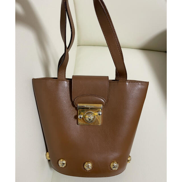 フェラガモ】ハンドバッグ 柔らかい 51.0%OFF www.gold-and-wood.com