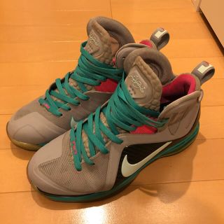 ナイキ(NIKE)のレブロン9 サウスビーチ(スニーカー)