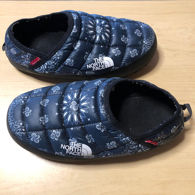 Supreme(シュプリーム)のThe North Face Mule Supreme Bandana Navy メンズの靴/シューズ(その他)の商品写真