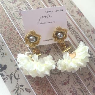 サンタモニカ(Santa Monica)のwhite flower tassel pierce(ピアス)