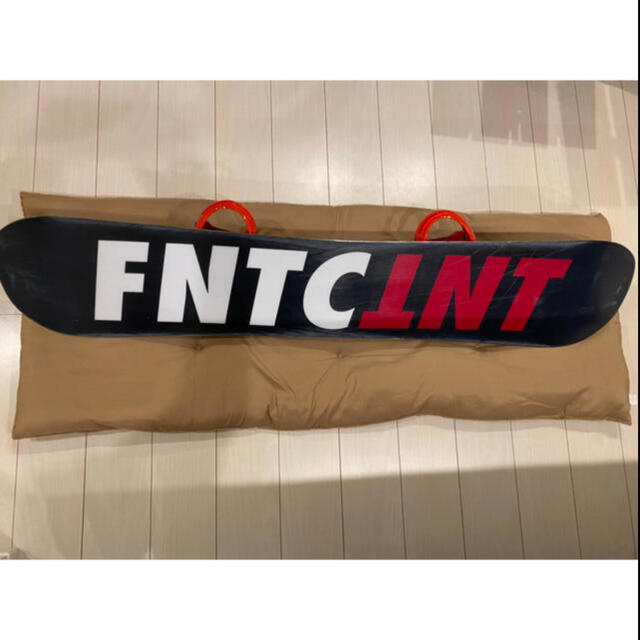 fanatic(ファナティック)のFNTC TNT 2019-2020モデル スポーツ/アウトドアのスノーボード(ボード)の商品写真