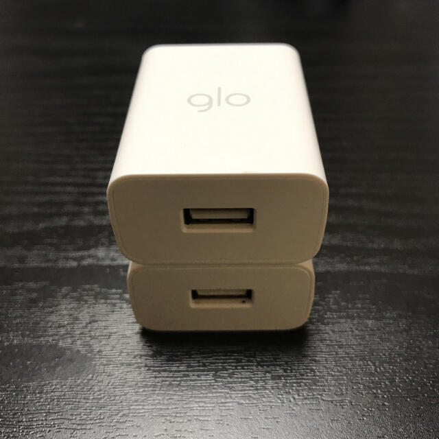 glo(グロー)のACアダプター５個　【携帯充電も可能】 スマホ/家電/カメラのスマートフォン/携帯電話(バッテリー/充電器)の商品写真