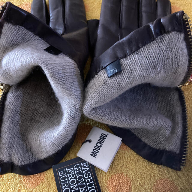 MOSCHINO(モスキーノ)のイタリア製モスキーノ　羊皮革手袋ニットインナー2 レディースのファッション小物(手袋)の商品写真