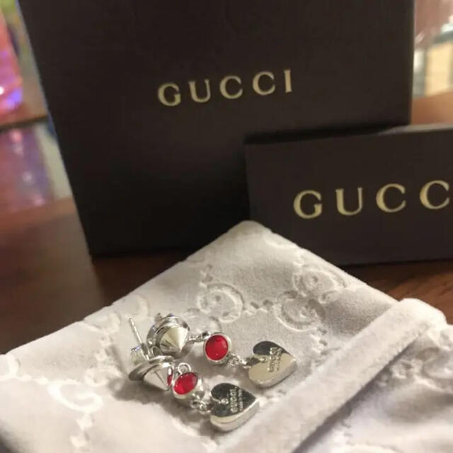 Gucci(グッチ)のグッチ　シルバー　ピアス　ハート レディースのアクセサリー(ピアス)の商品写真