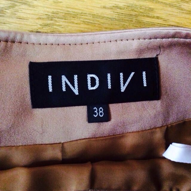 INDIVI(インディヴィ)のINDIVI ♡
サテンペプラムスカート レディースのスカート(ひざ丈スカート)の商品写真