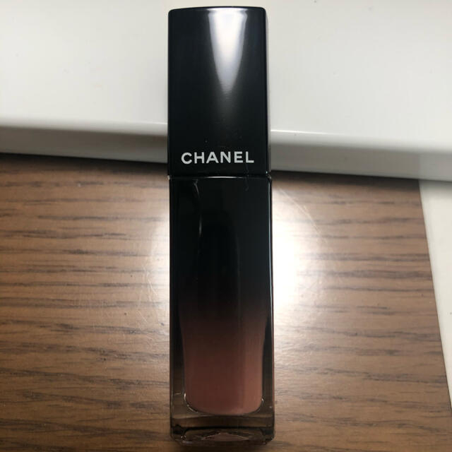 CHANEL(シャネル)のシャネル ルージュ アリュール　ラック　62 コスメ/美容のベースメイク/化粧品(口紅)の商品写真