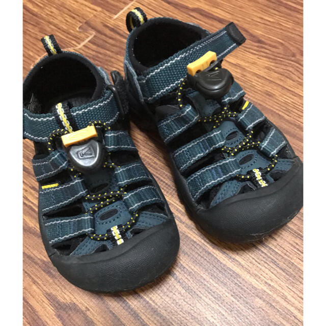 KEEN(キーン)の美品　キーンサンダル　キッズ　15センチ キッズ/ベビー/マタニティのキッズ靴/シューズ(15cm~)(サンダル)の商品写真