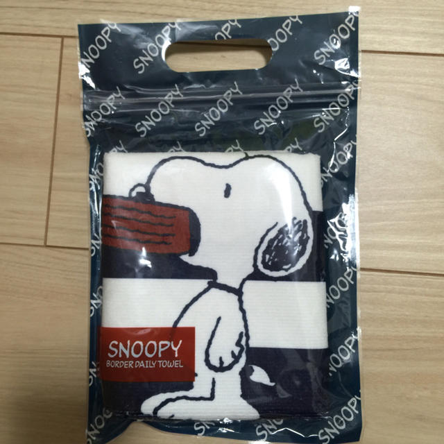 SNOOPY(スヌーピー)の新品 スヌーピー タオル ネイビー インテリア/住まい/日用品の日用品/生活雑貨/旅行(タオル/バス用品)の商品写真