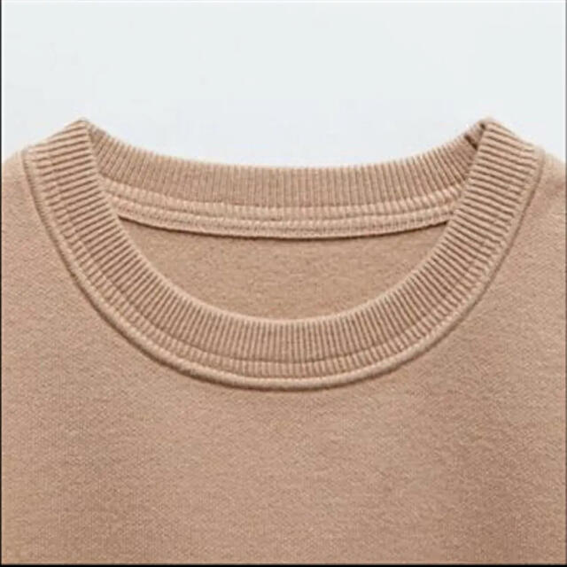 ZARA(ザラ)の【新品未使用】ZARA 肩パッドニットスウェットシャツ M レディースのトップス(カットソー(半袖/袖なし))の商品写真