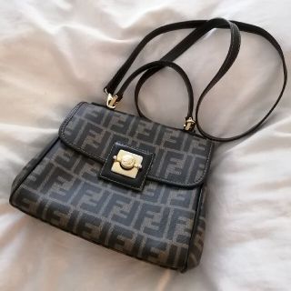 フェンディ(FENDI)のフェンディ　ショルダーバッグ　ハンドバッグ(ショルダーバッグ)