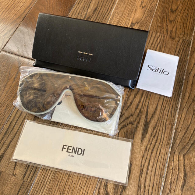 FENDI(フェンディ)の【新品】FENDI サングラス　ファビュラス レディースのファッション小物(サングラス/メガネ)の商品写真