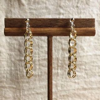 ロペ(ROPE’)の023 ゴールドチェーン　ノンホール　樹脂　ピアス　イヤリング　gold 華奢(イヤリング)