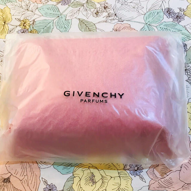 GIVENCHY(ジバンシィ)の限定 非売品 GIVENCHY ジバンシー ノベルティ ポーチ 新品未使用品 レディースのファッション小物(ポーチ)の商品写真