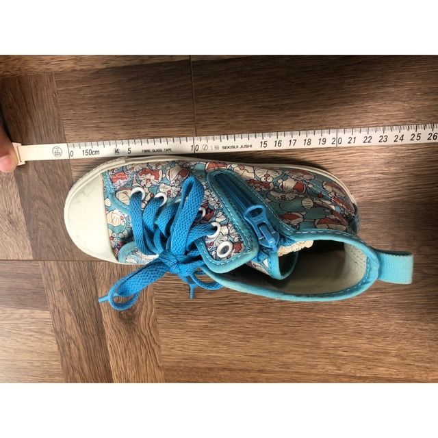 CONVERSE(コンバース)の【お値下げ！】コンバース　ドラえもん　ハイカット　19cm キッズ/ベビー/マタニティのキッズ靴/シューズ(15cm~)(スニーカー)の商品写真