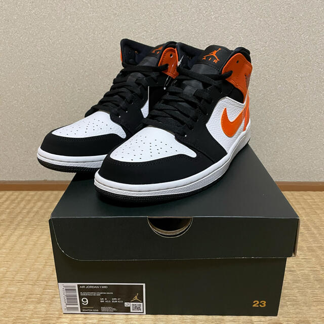 NIKE(ナイキ)のNIKE エアジョーダン1 MID メンズの靴/シューズ(スニーカー)の商品写真