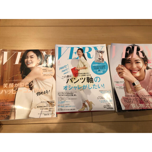 集英社(シュウエイシャ)の雑誌まとめ売り　9冊　エクラ　VERY  STORYなど エンタメ/ホビーの雑誌(ファッション)の商品写真