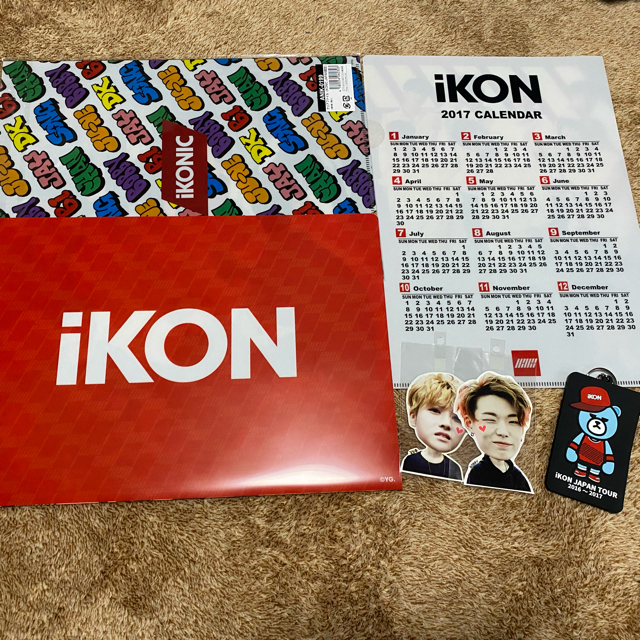 iKON(アイコン)のiKON グッズ　タオル　クリアファイル エンタメ/ホビーのタレントグッズ(アイドルグッズ)の商品写真