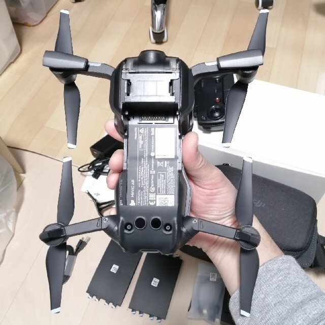 GoPro(ゴープロ)の美品 mavic air フライモアコンボ dji エンタメ/ホビーのおもちゃ/ぬいぐるみ(ホビーラジコン)の商品写真