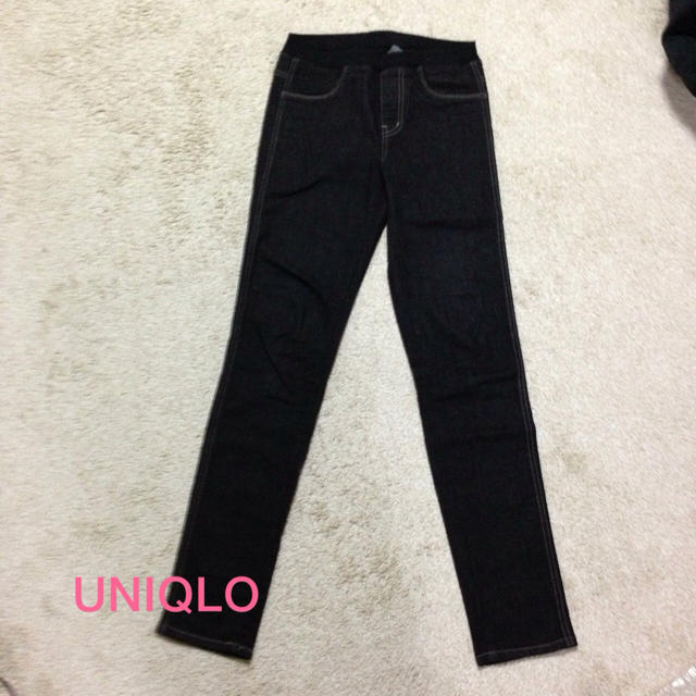 UNIQLO(ユニクロ)のUNIQLO 黒 ジーンズ レディースのパンツ(デニム/ジーンズ)の商品写真